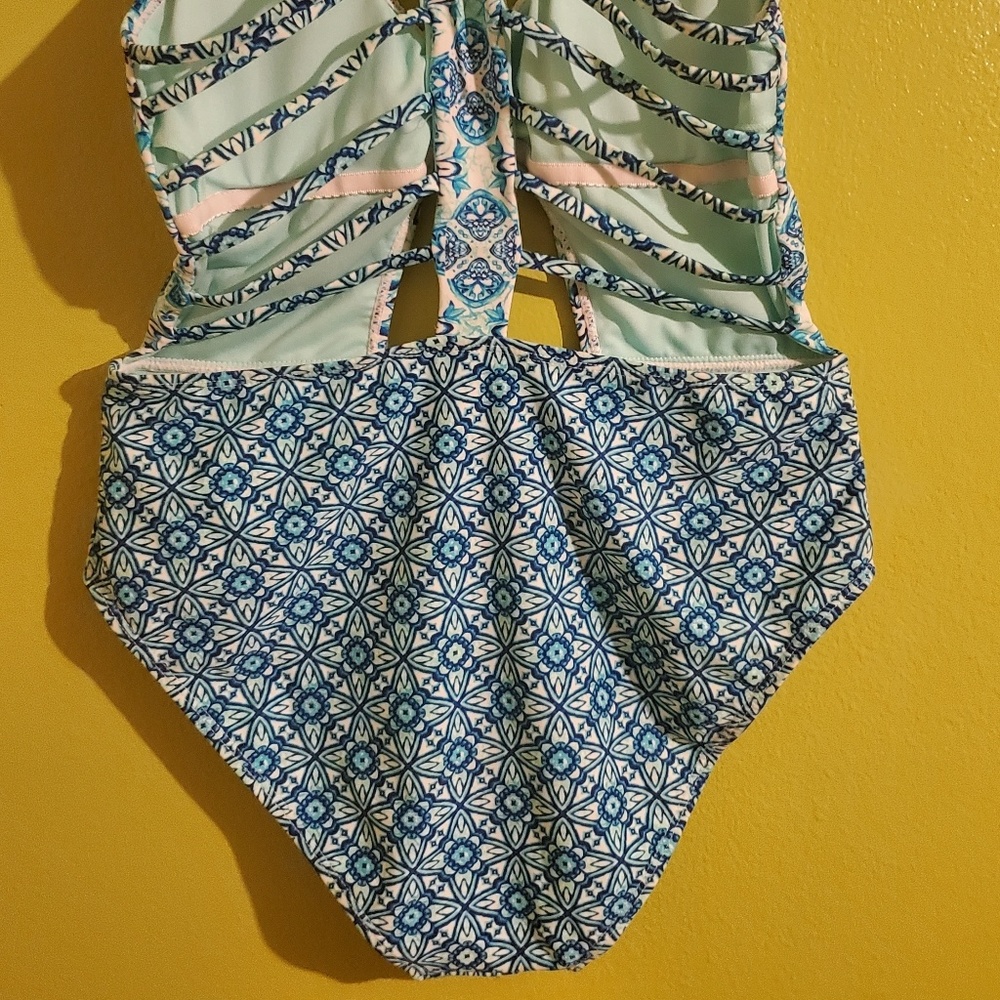 Bathing suit - Picture 2 of 4